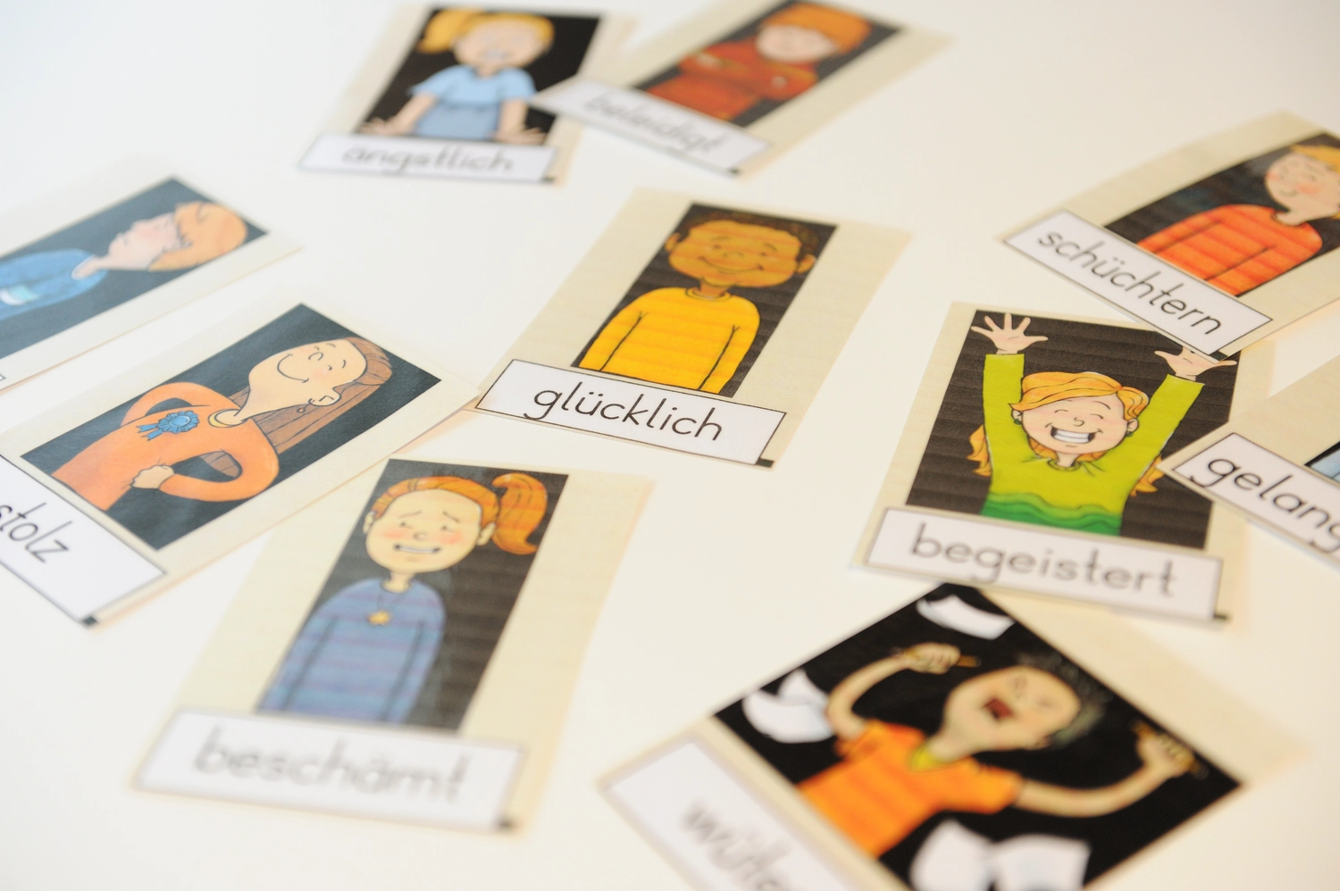 Klänhardt – Psychotherapiepraxis – Dies sind Lernkarten zum Erlernen des deutschen Gefühlsvokabulars für Kinder.