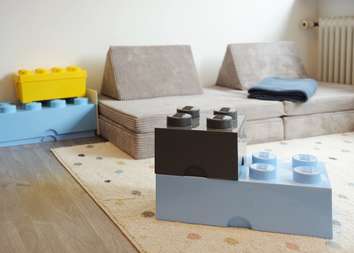 Klänhardt – Psychotherapiepraxis – Hierbei handelt es sich um Schubladen aus LEGO®-Steinen, die wie riesige, stapelbare LEGO®-Steine ​​aussehen.